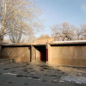 皇庆寺（中寺）院落入口，敦煌研究院院史陈列馆所在地