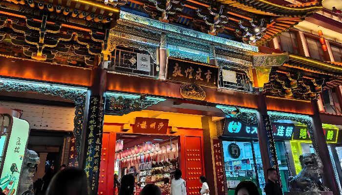 敦煌夜市入口:仿唐牌坊的沙州夜市大门