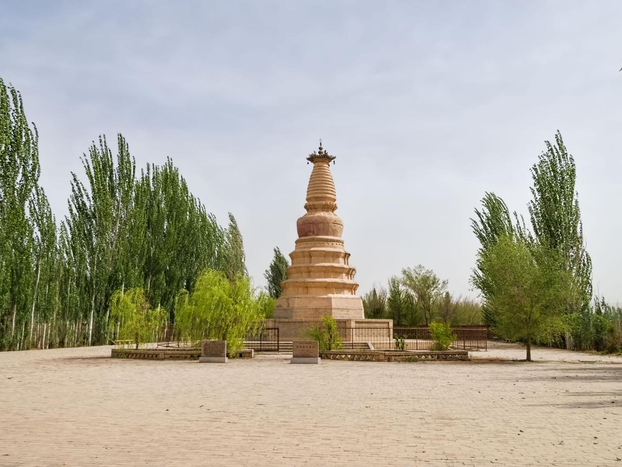 敦煌木刻画摊位:手工拓印和机器印刷的对比可见