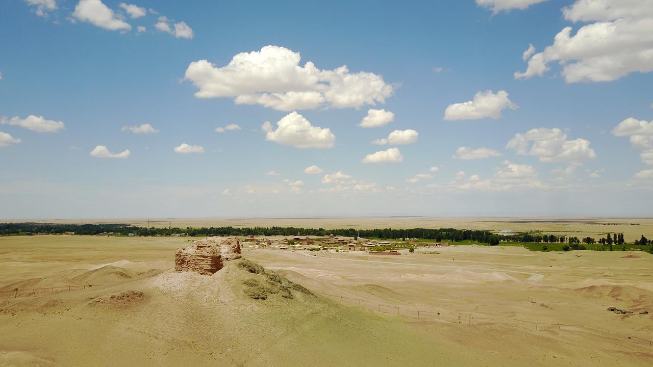 阳关烽燧遗址地景：烽燧与墩墩山的关系
