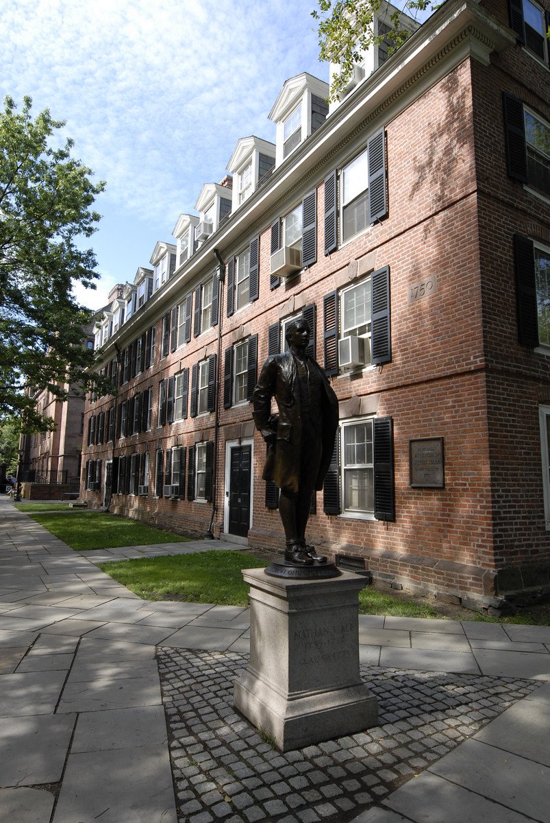 Nathan Hale statue in front of Connecticut Hall