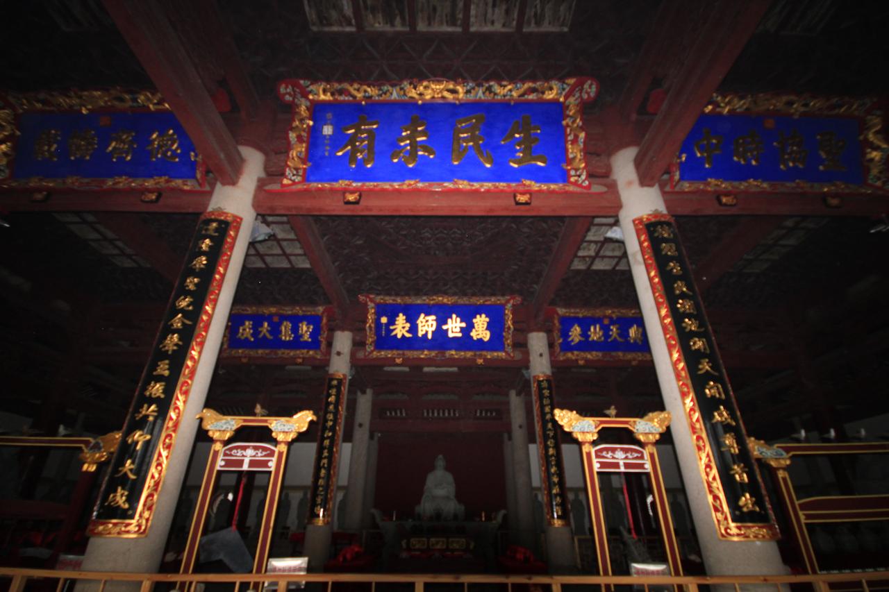 大成殿内部