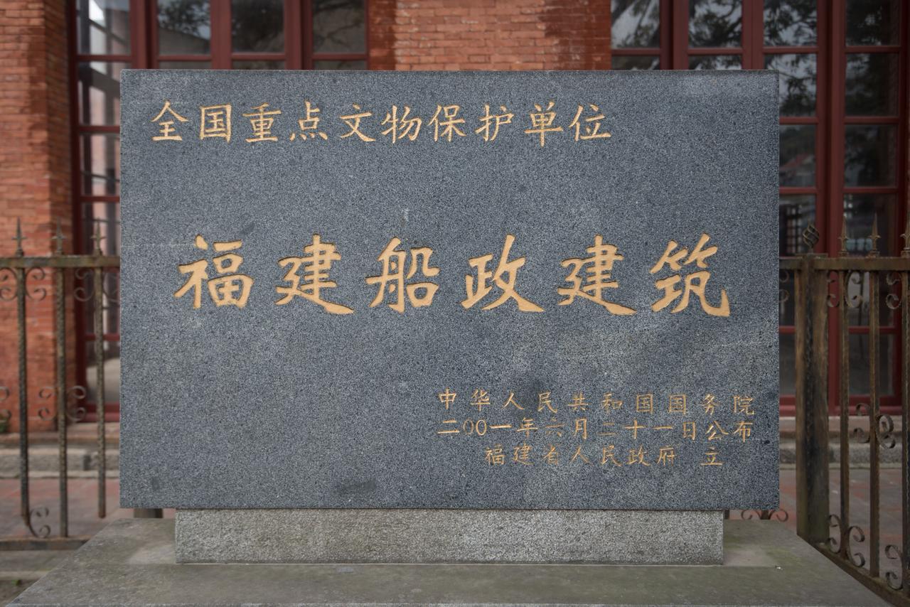 轮机厂内部铸铁立柱和钢桁架