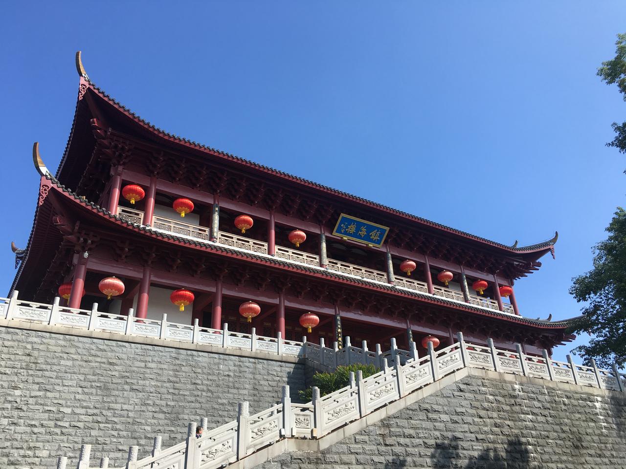 重建后的镇海楼外观