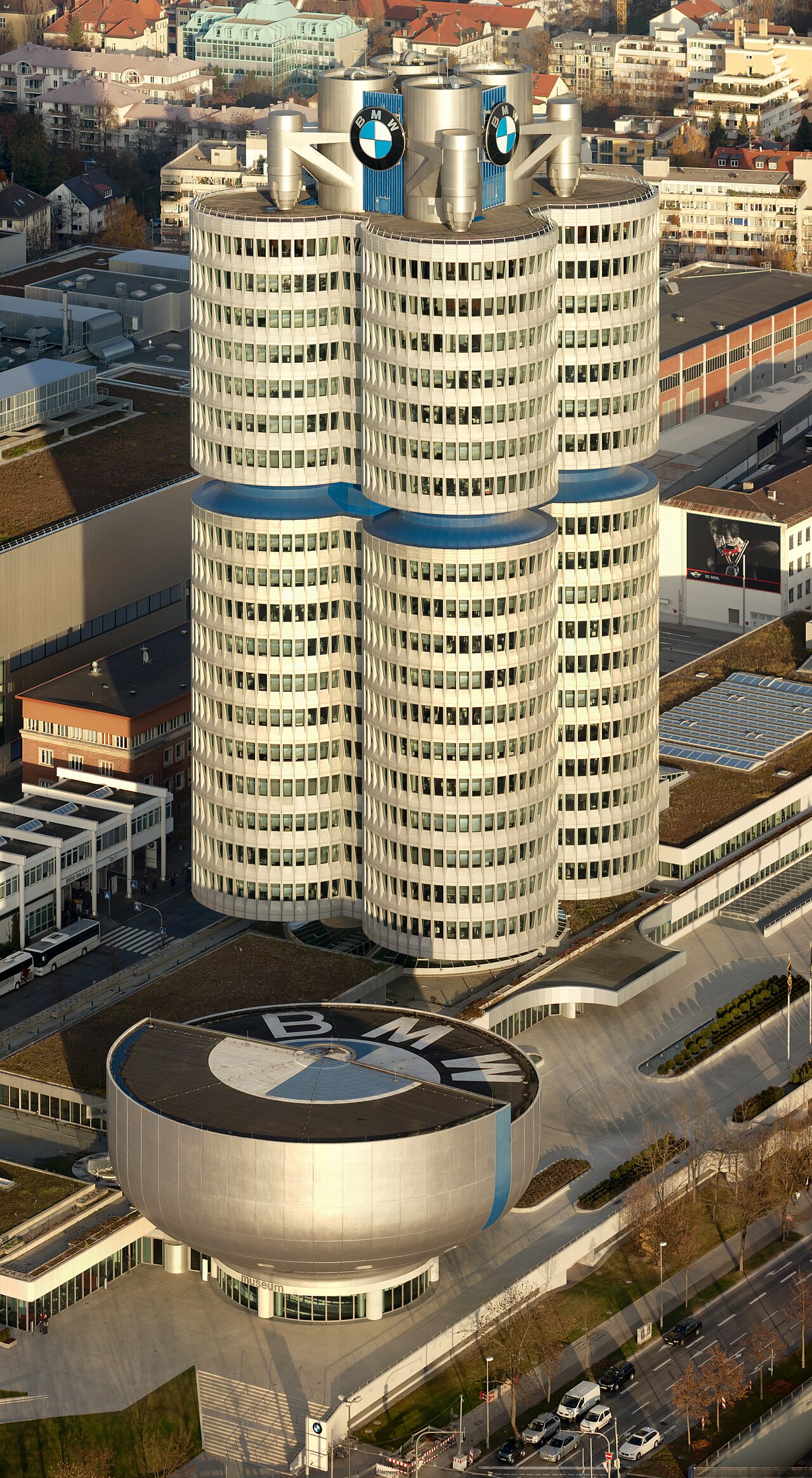 从奥林匹克塔看 BMW 建筑群