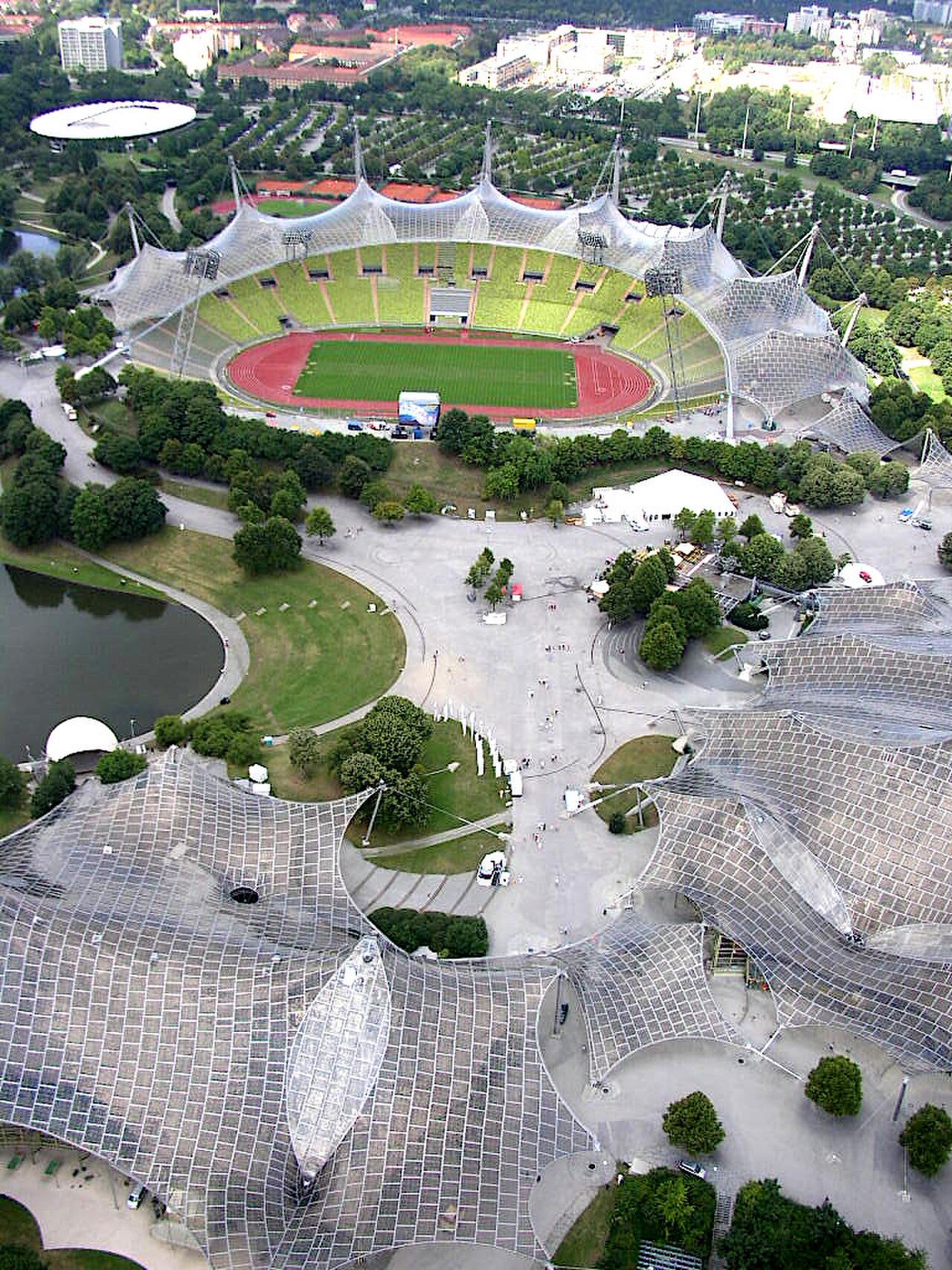 从 Olympiaturm 俯瞰奥林匹克公园