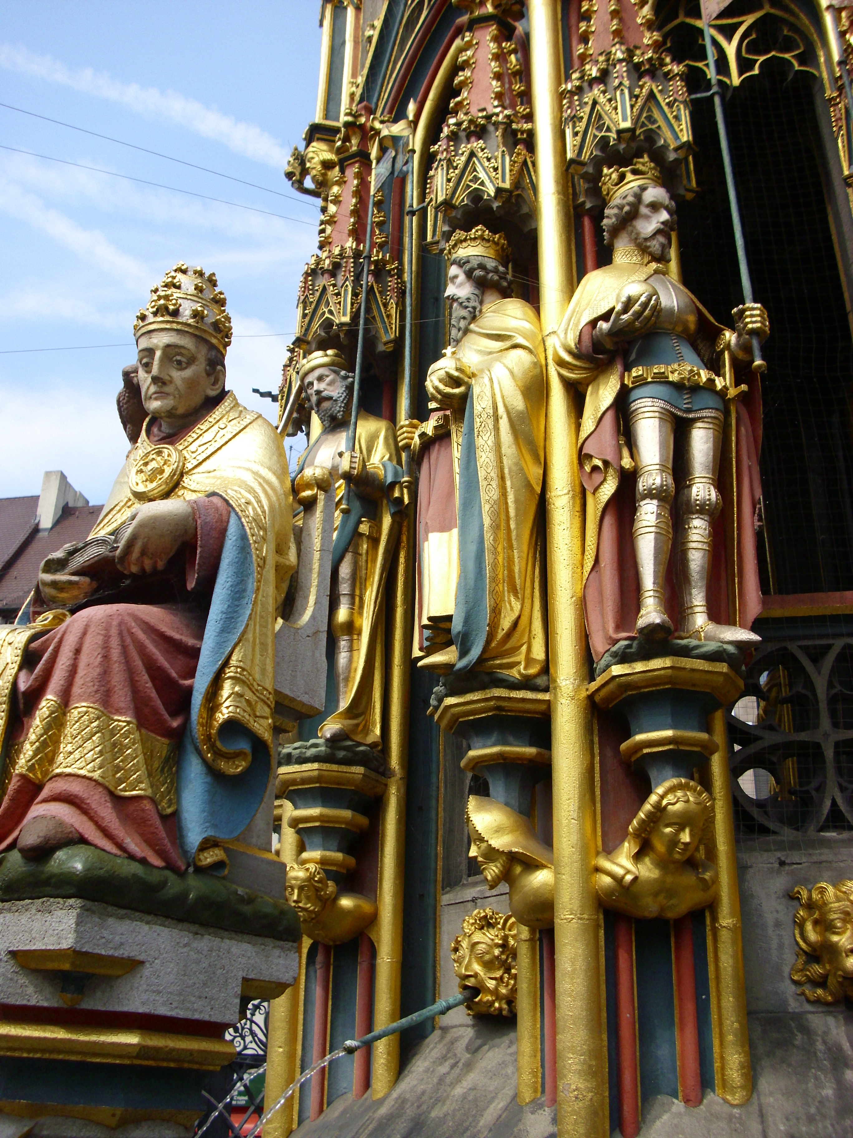 Schöner Brunnen 哥特尖塔形喷泉近景