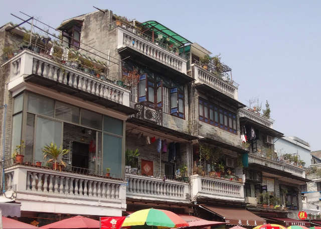 高第街今日街景，以内衣批发为主