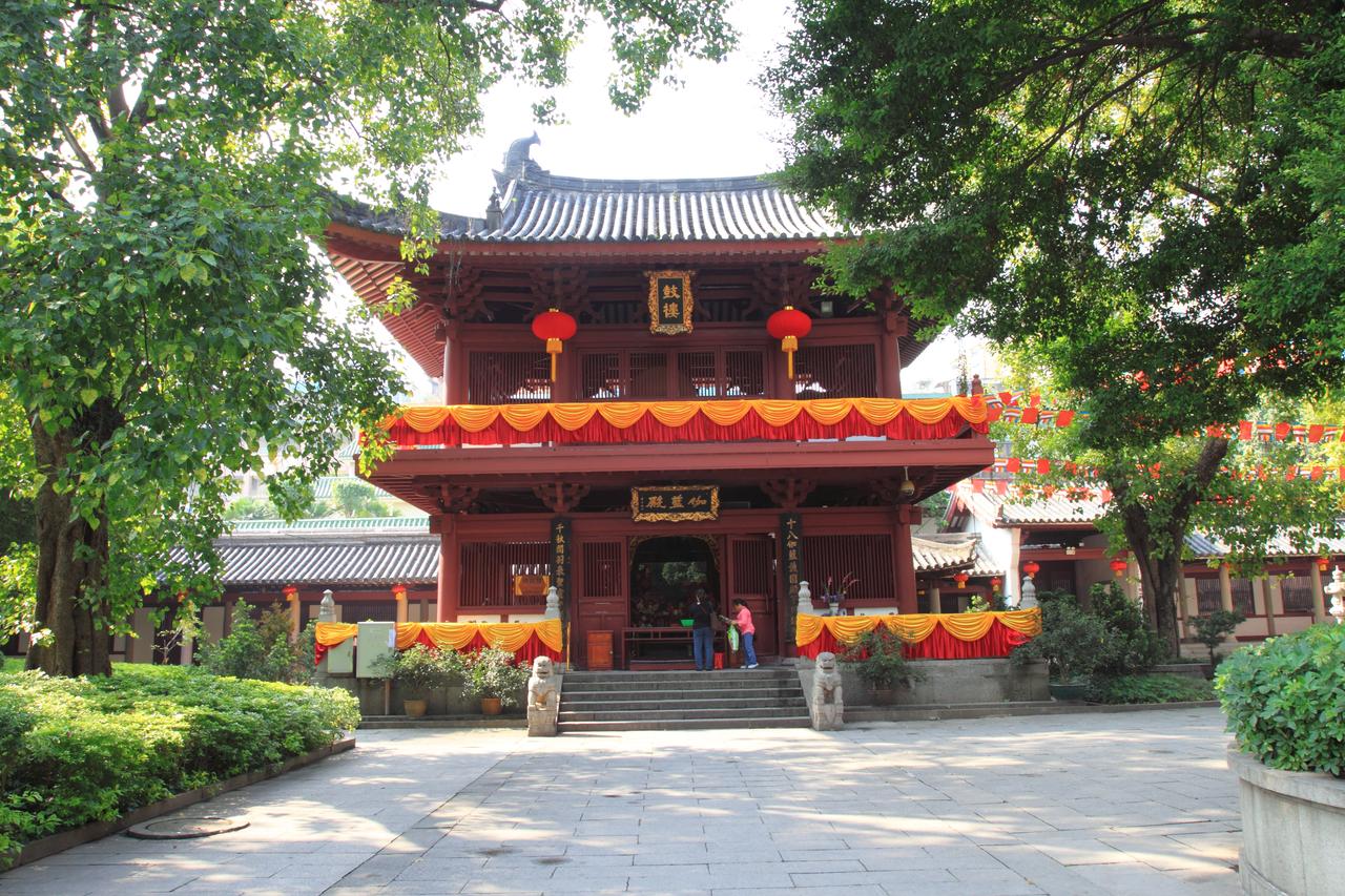 光孝寺东铁塔，南汉大宝十年铸造，七层方形铁塔