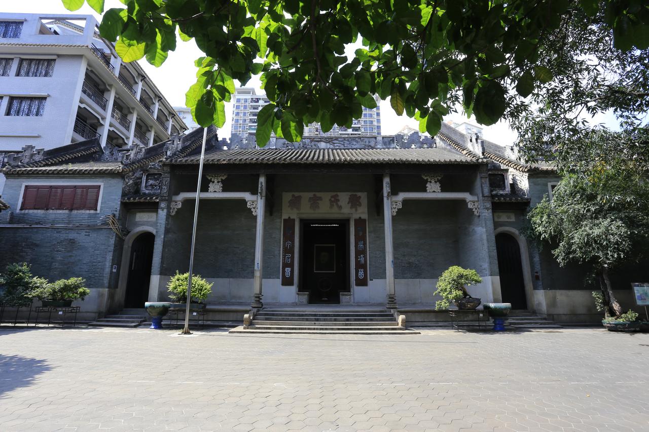 龙导尾邓氏宗祠正门