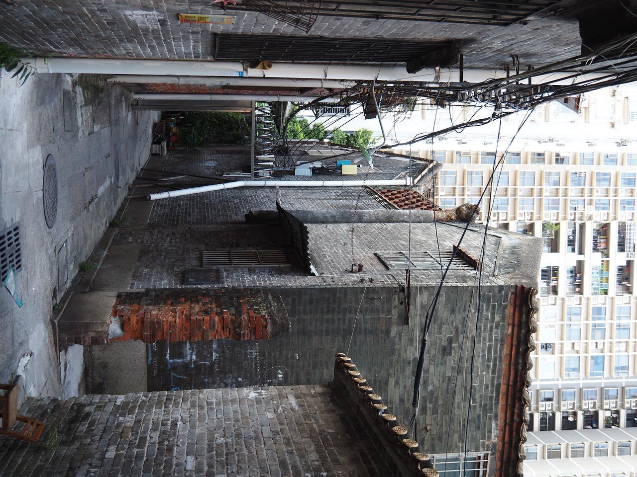 龙导尾某巷道中的传统民居与麻石路面