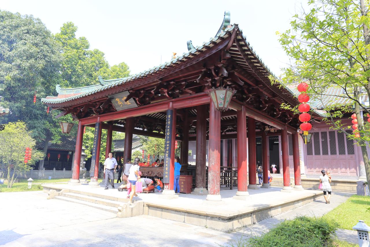 南海神庙礼亭和大殿