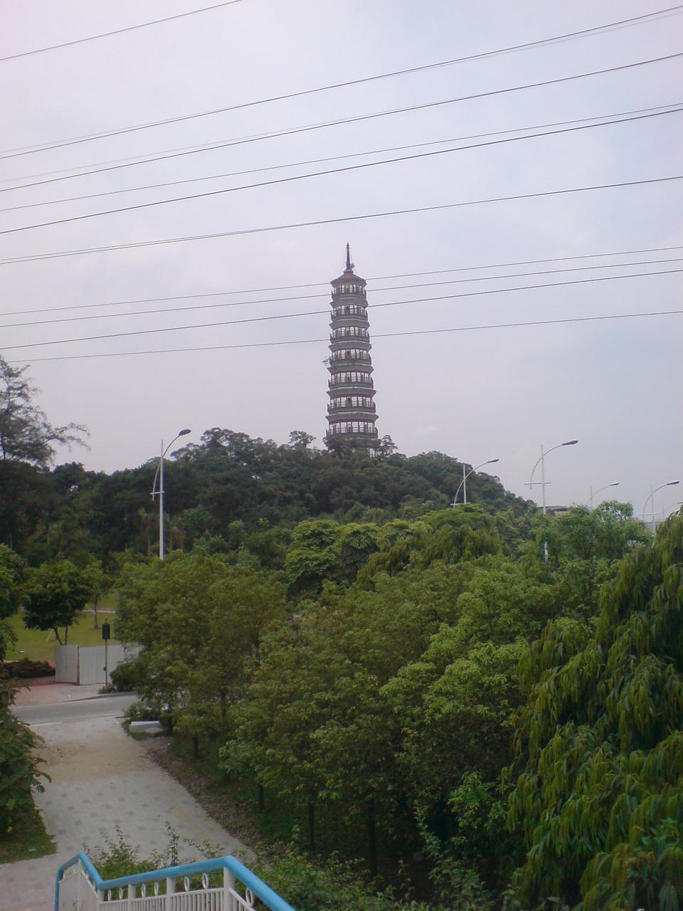 琶洲塔，明代导航塔与超高层建筑群并置