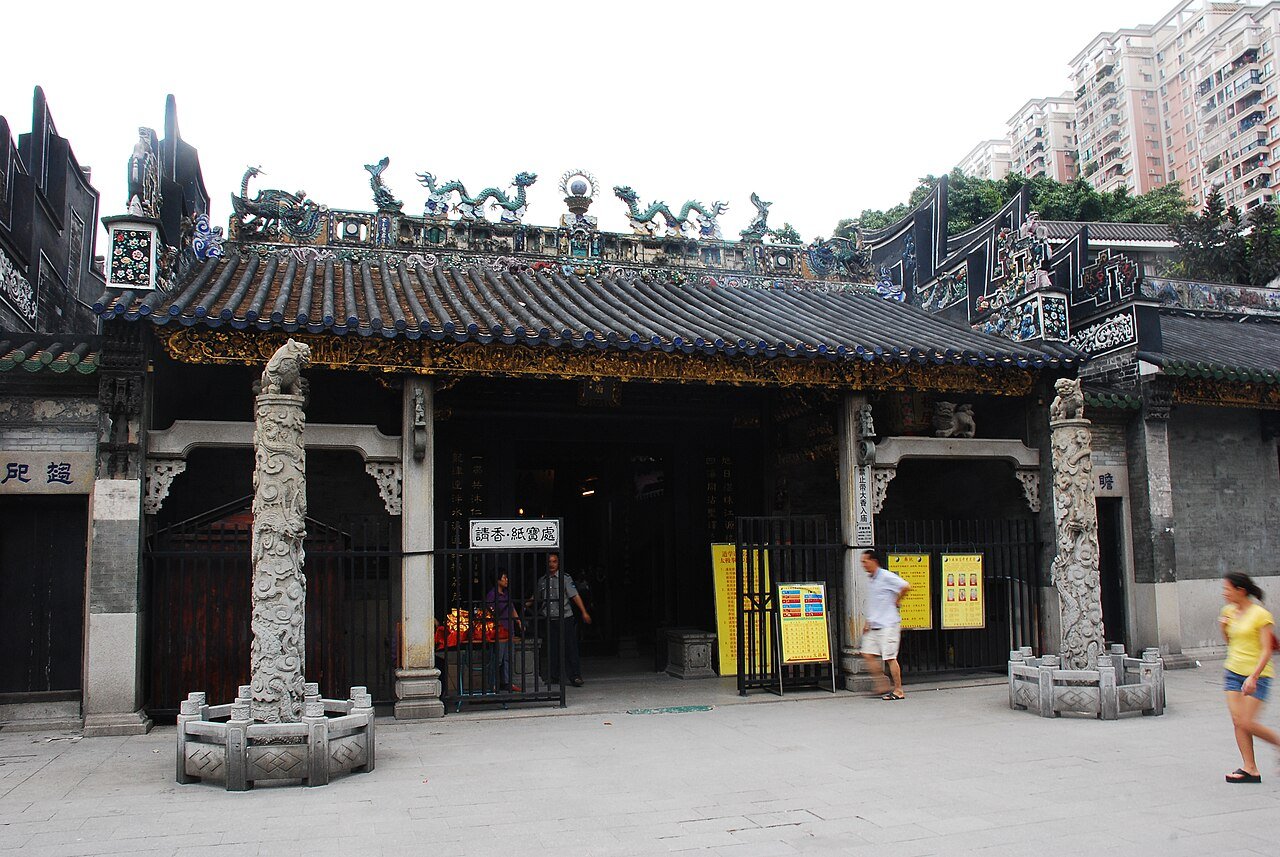 仁威庙正门与龙柱华表