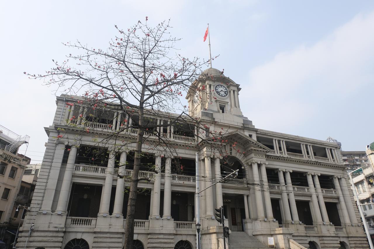 沿江西路上的粤海关大钟楼