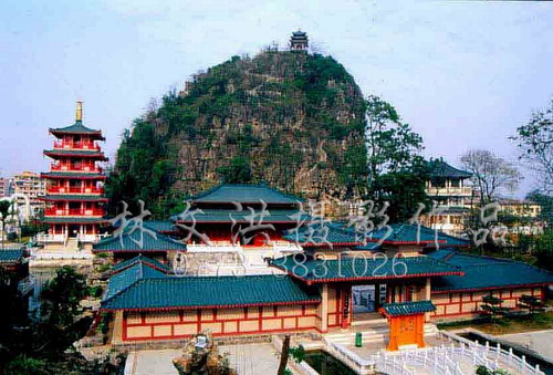 虞山公园远眺，桂林城北的仿古园林以虞山为主体，山上有五福塔
