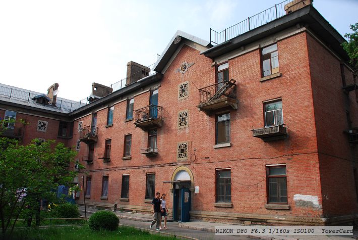 红砖职工住宅楼，典型的三线时期单位家属院样式