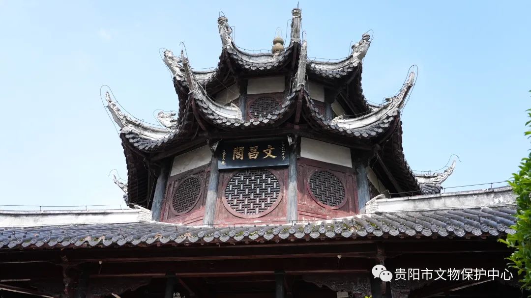 文昌阁全景，可见三层九角攒尖顶和城台基座