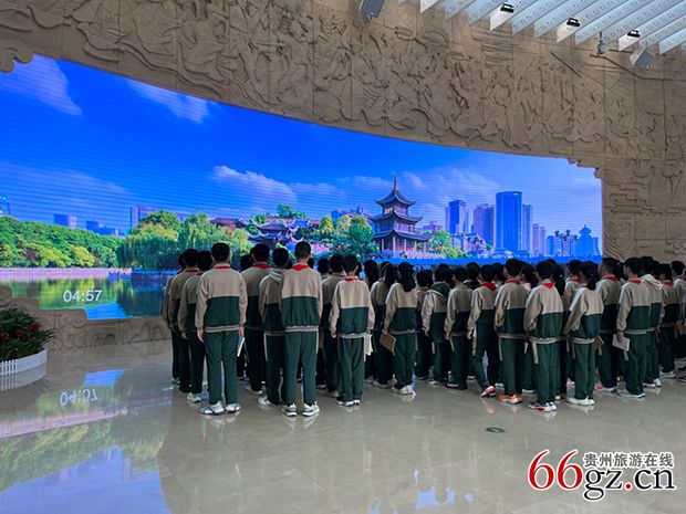 贵州旅游在线图片：展馆序厅穹顶的LED星空效果