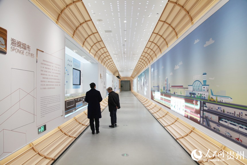 展馆建筑外观：林城东路南侧的全钢结构建筑，是观山湖区2012年新区建设的代表性公共设施