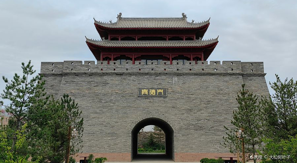 靖朔门：固原古城外城北门