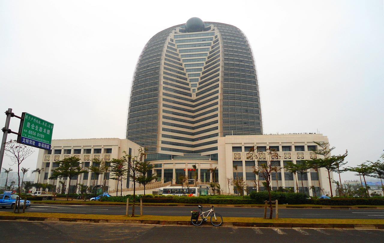 海航大厦：原机场核心位置上的总部大楼