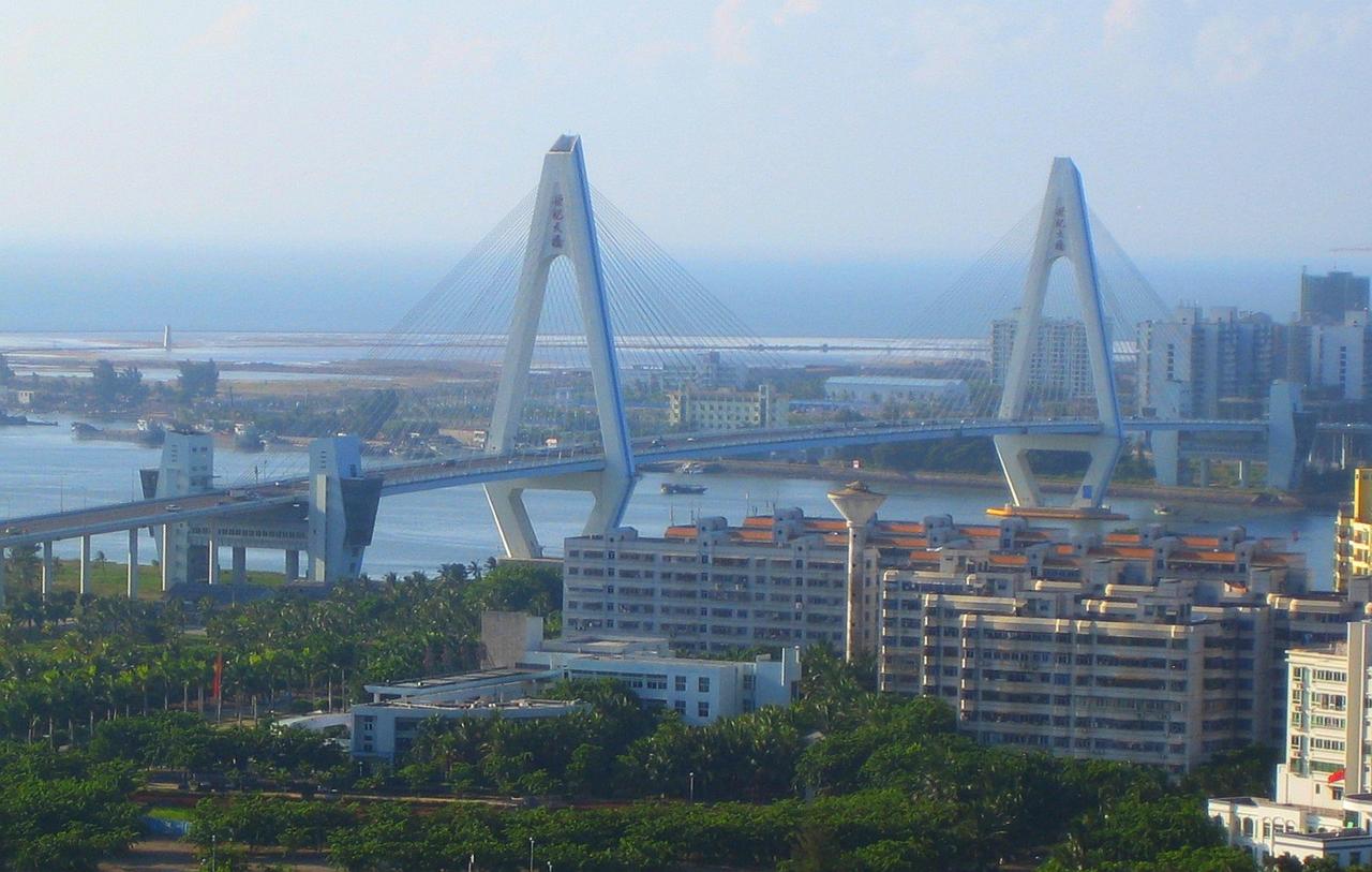 世纪大桥全景
