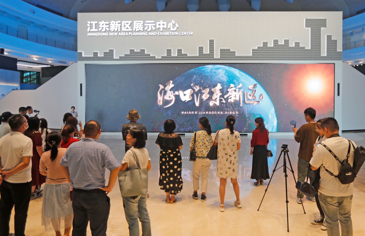 江东新区施工中的道路和基础设施