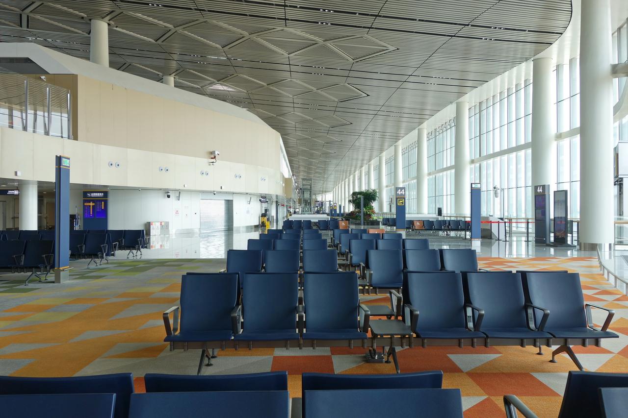 海口美兰机场 T2 航站楼出发候机区与商业空间