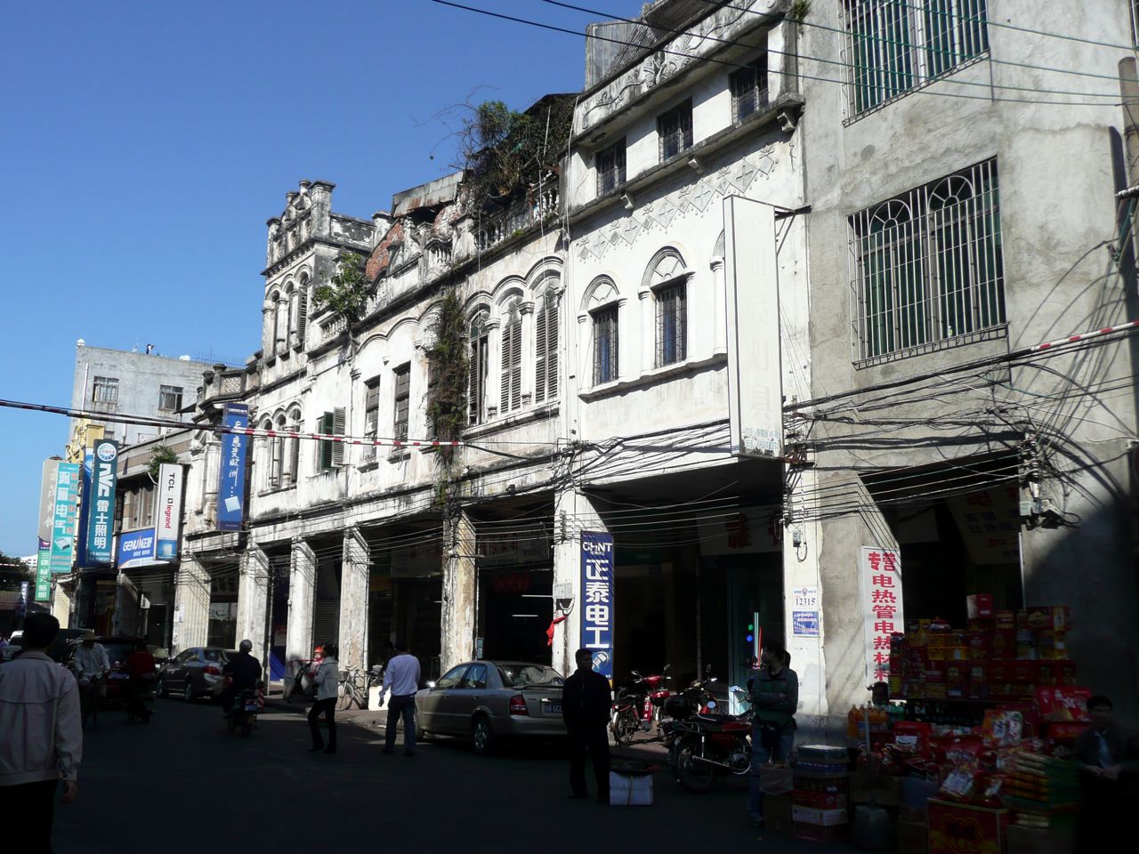 博爱路与新民路交叉口街景