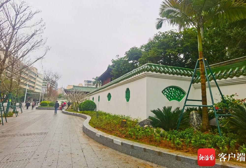 琼台书院大门：朱红门廊绿琉璃瓦