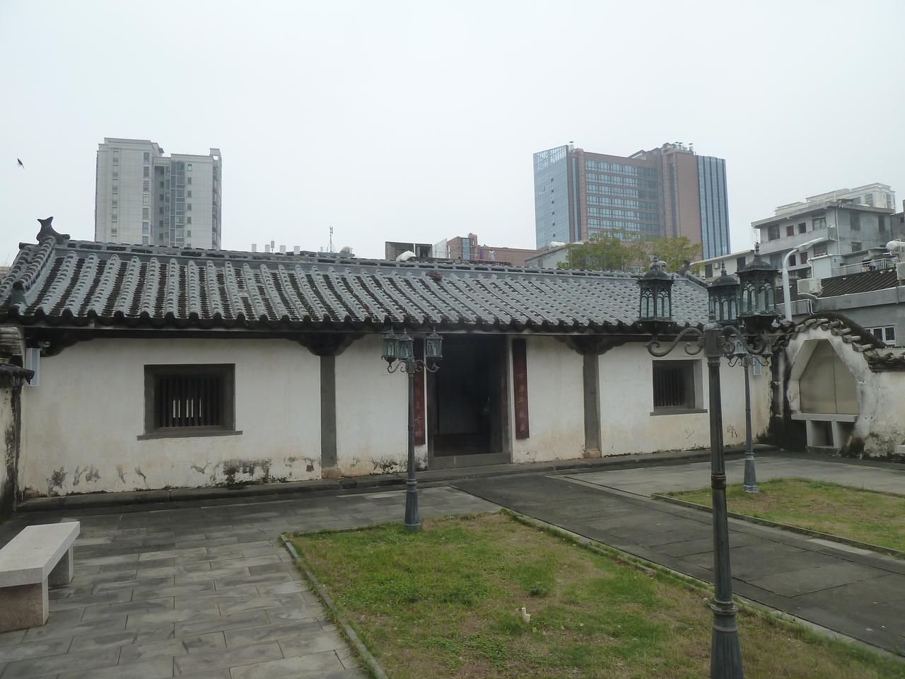 丘浚故居院门与外墙