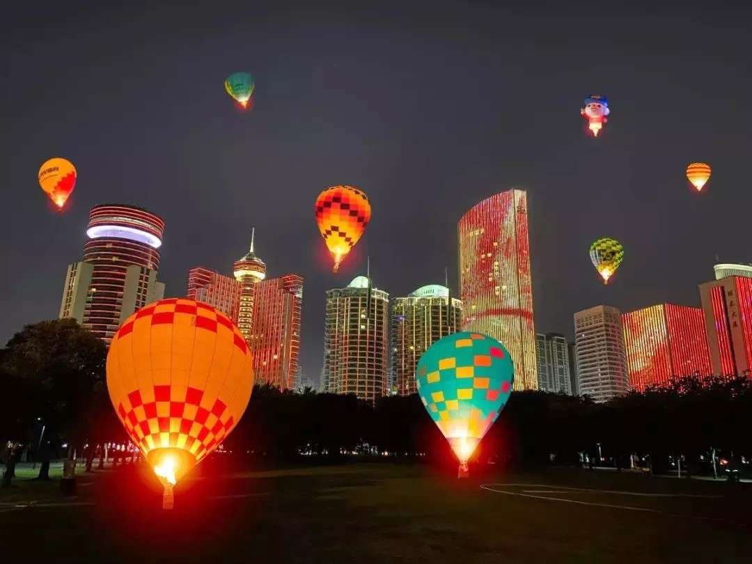 万绿园与海口湾：夜间的城市公共空间