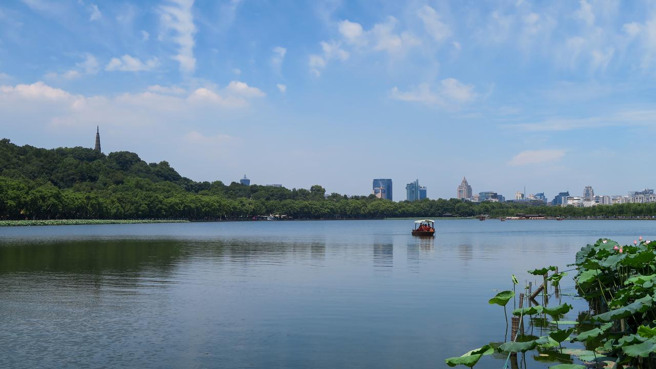 从宝石山东望杭州城市天际线