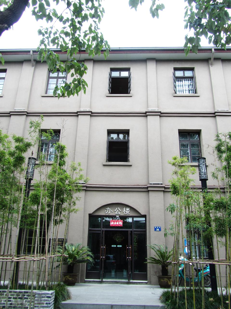 手工艺活态馆（原通益公纱厂）的红砖锯齿形厂房外景