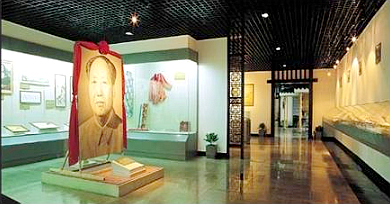 都锦生织锦博物馆展出的织锦作品和历史照片