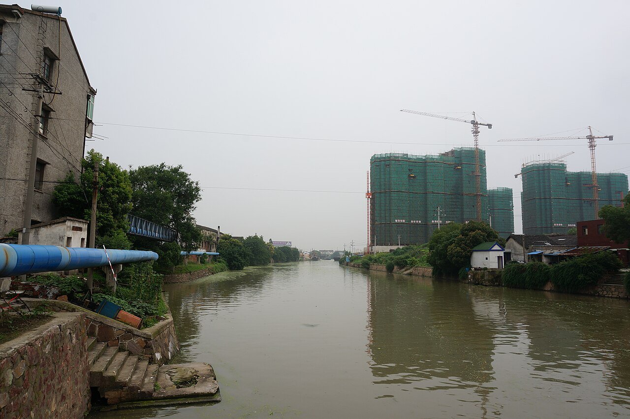 京杭大运河上往来的货船