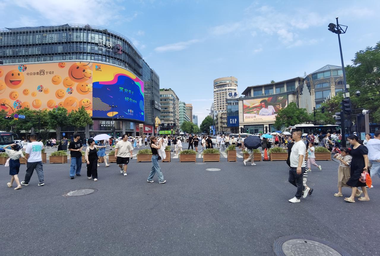 龙翔桥枢纽:延安路与平海路交叉口