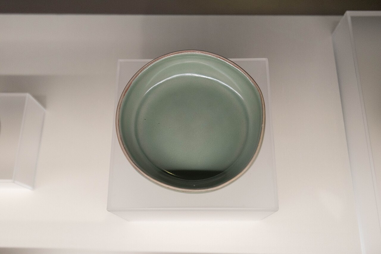 出土南宋青瓷与龙泉窑青瓷展品