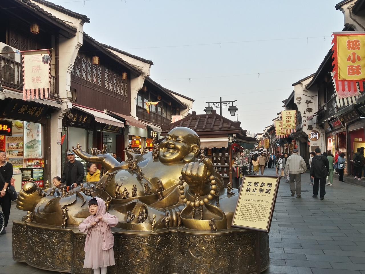 清河坊牌坊和河坊街仿古建筑