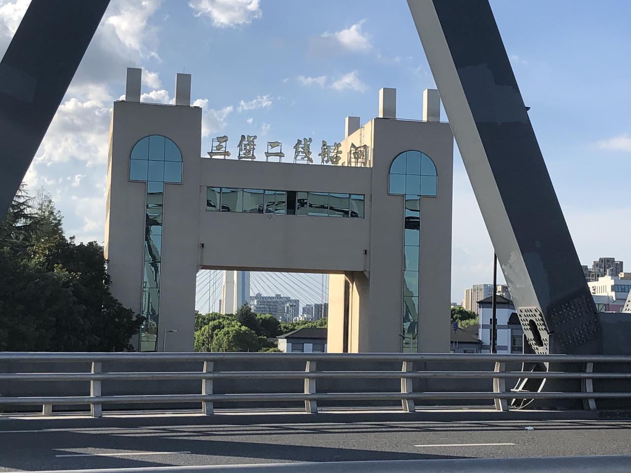 三堡二线船闸闸室视角