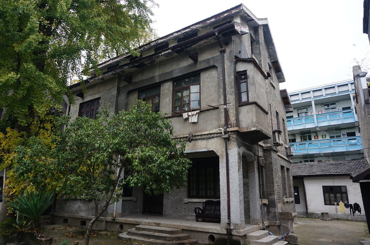 思鑫坊裙楼中的西式花园洋房；胡藻青旧居