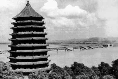 1937年钱塘江大桥被炸毁后的历史照片