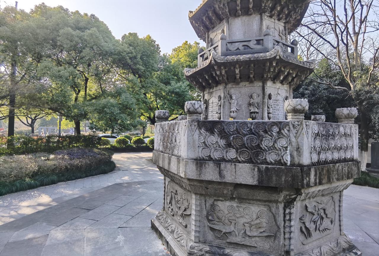 香积寺石塔雕刻细节
