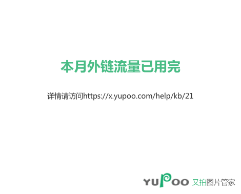 教堂尖顶与十字架