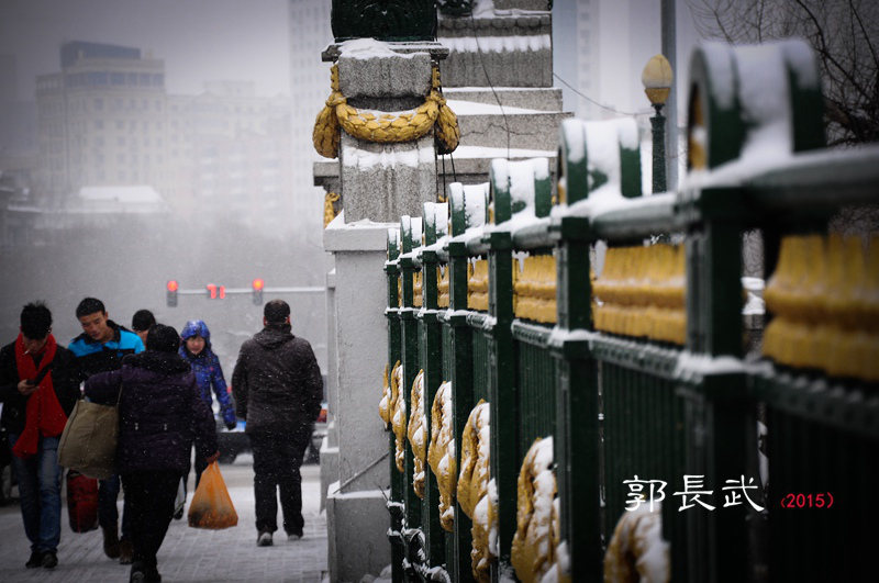 霁虹桥方尖碑与飞轮路徽