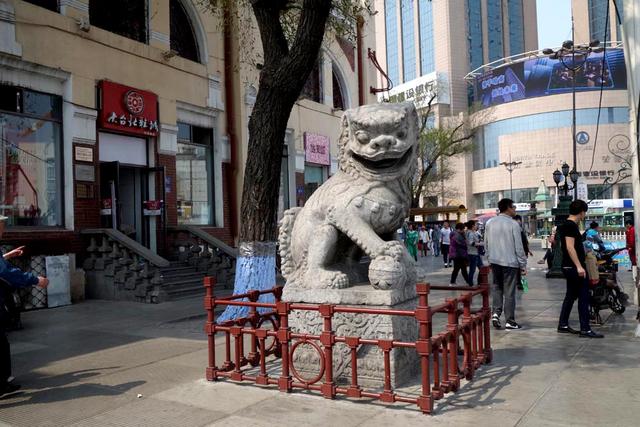 红博广场与博物馆位置关系