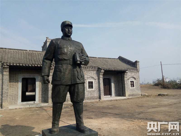 卫立煌故居现场建筑与纪念像