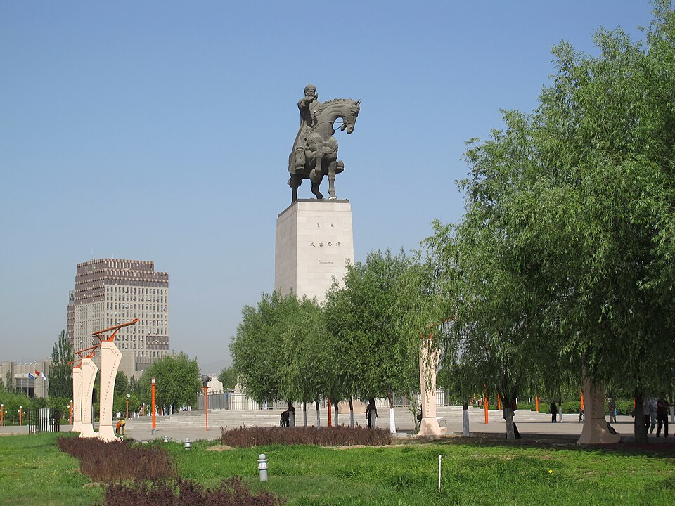 成吉思汗广场，成吉思汗主题雕塑与广场全貌