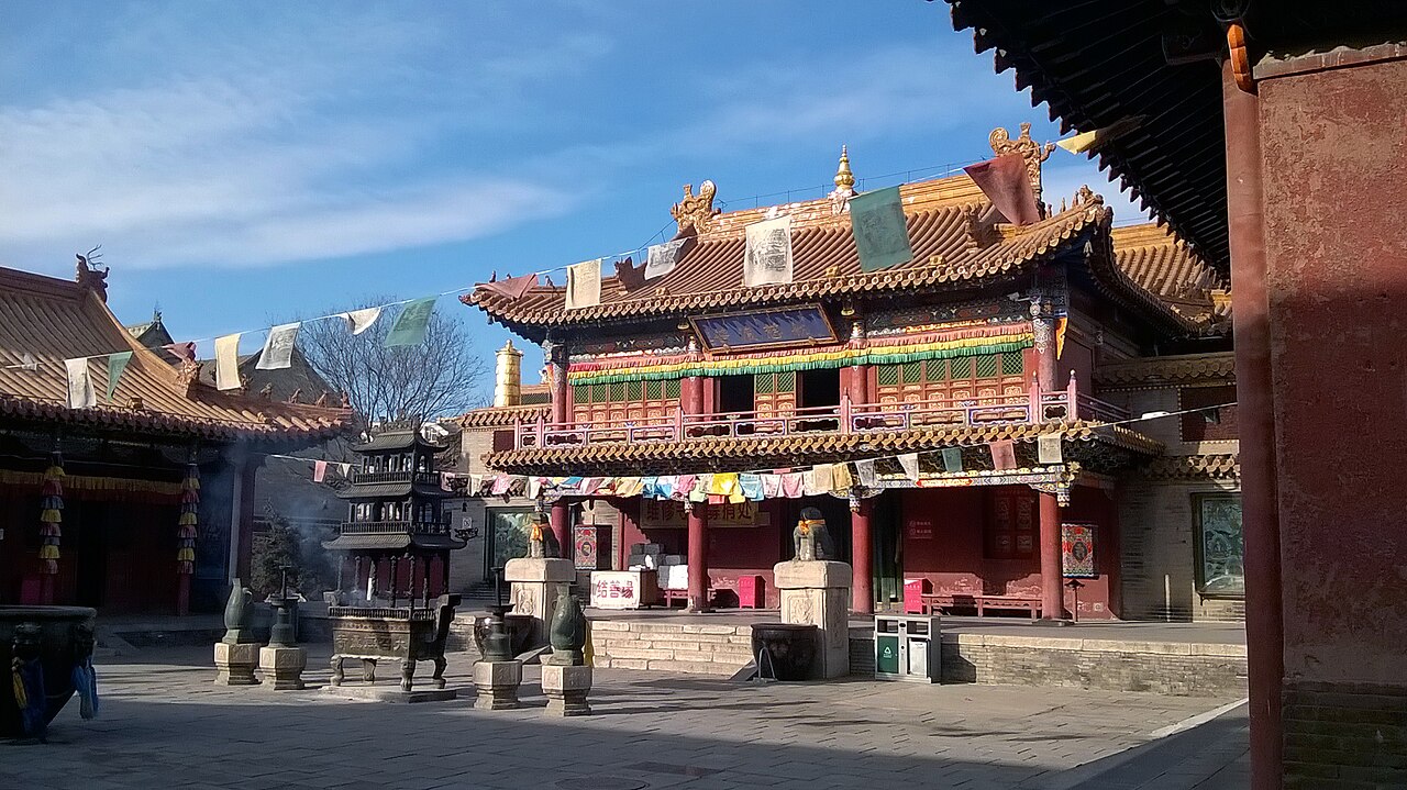 大召大雄宝殿前的广场